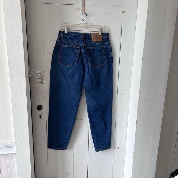 Levi's 550 Relaxed Fit Tapered Leg Distressed Jeans - Picture 4 of 16